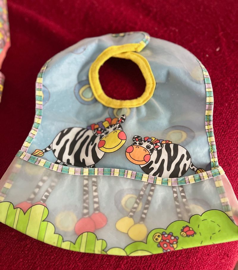 Preloved EZ Clean feeding Bib- Zebra