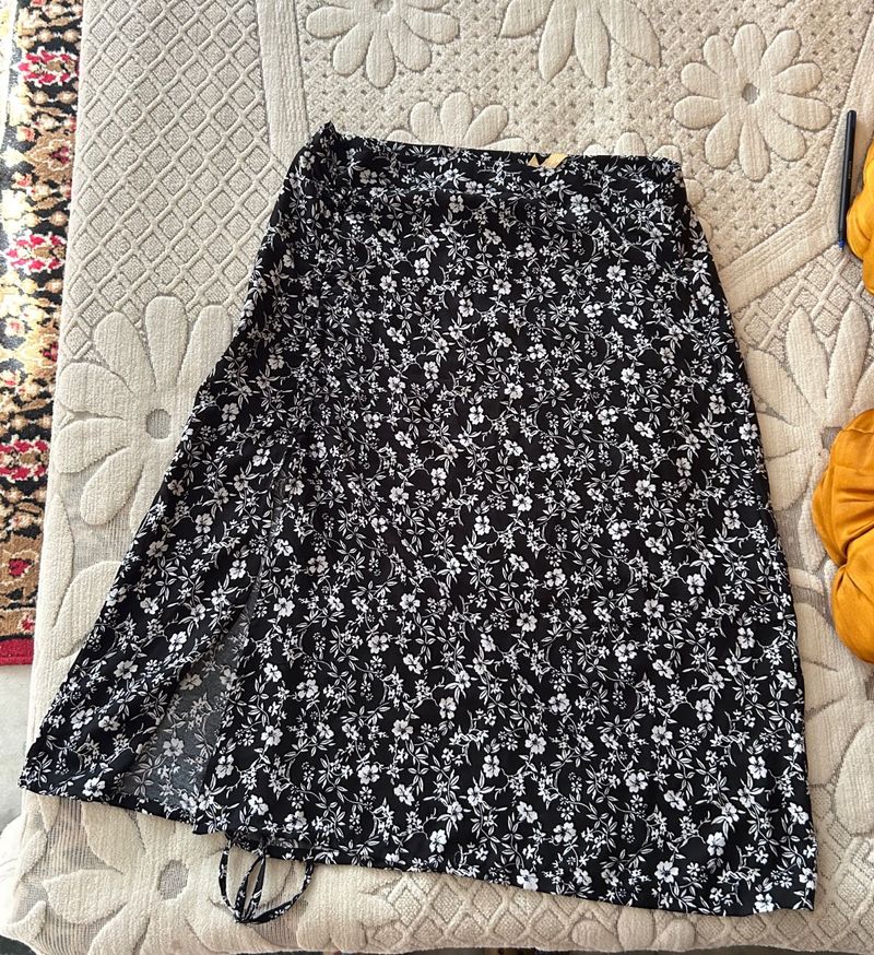 Floral Printed Pencil Skirt With Slit Side