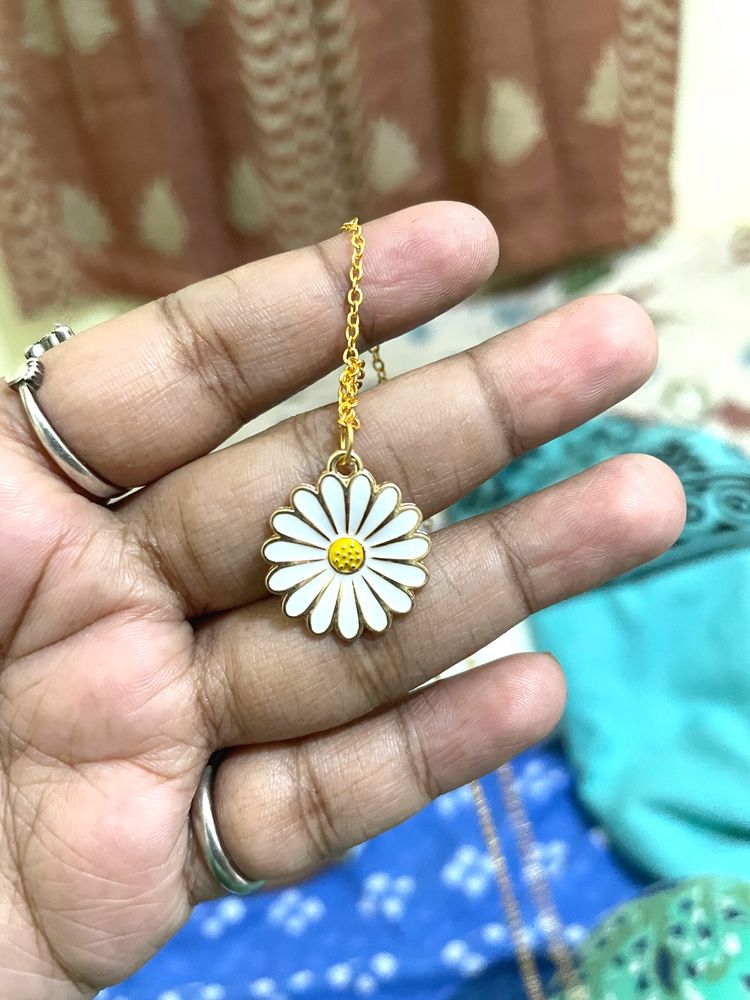 White Flower Pendant And Chain