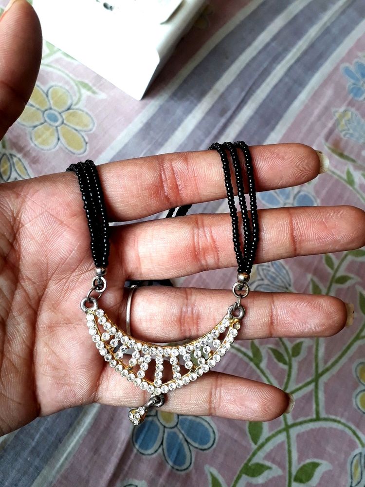 Black Manis Mangalsutr