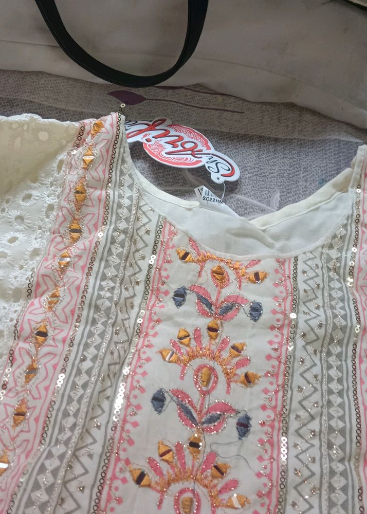 A Off White cotton Ethnic gown