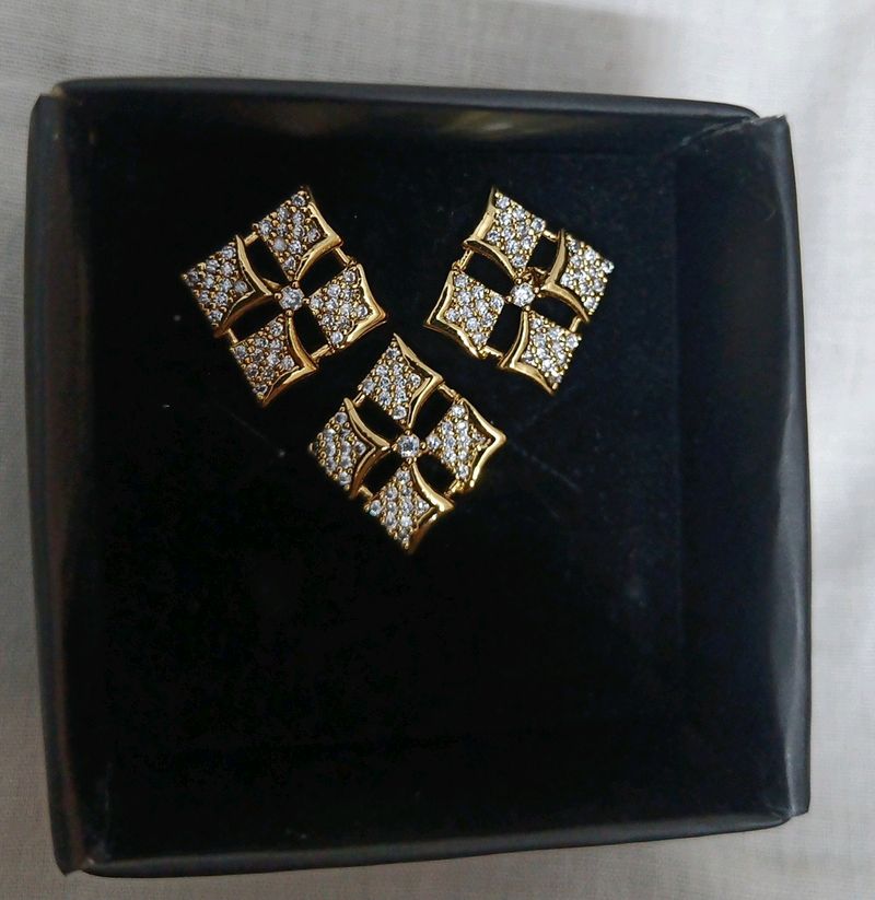 Avon Brand New Geometric Pendant & Earrings Set