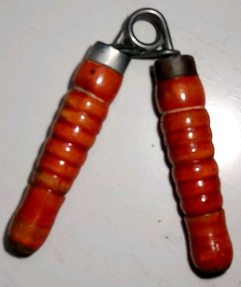 HAND GRIPPER FULL BODY WOODEN