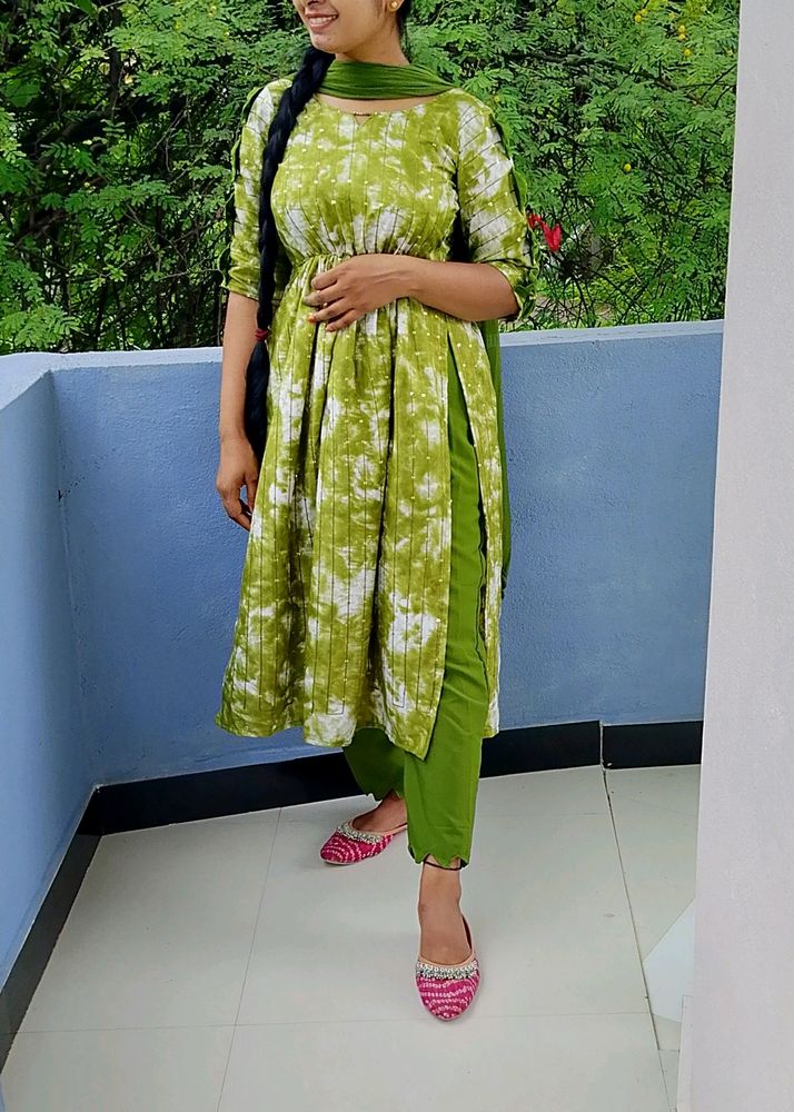 Naira Cut Kurti And Pocket Pant