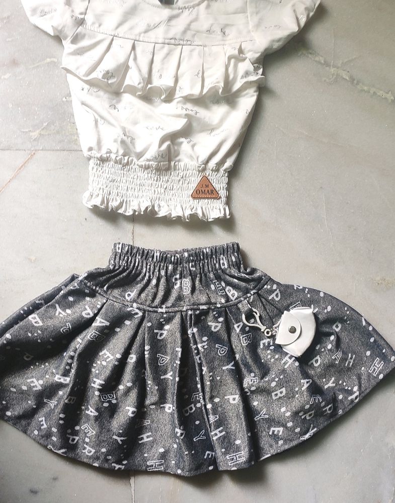 💥💥💦💦PRICE DROPPED 💦💦💥💥Grey Skirt And Off W