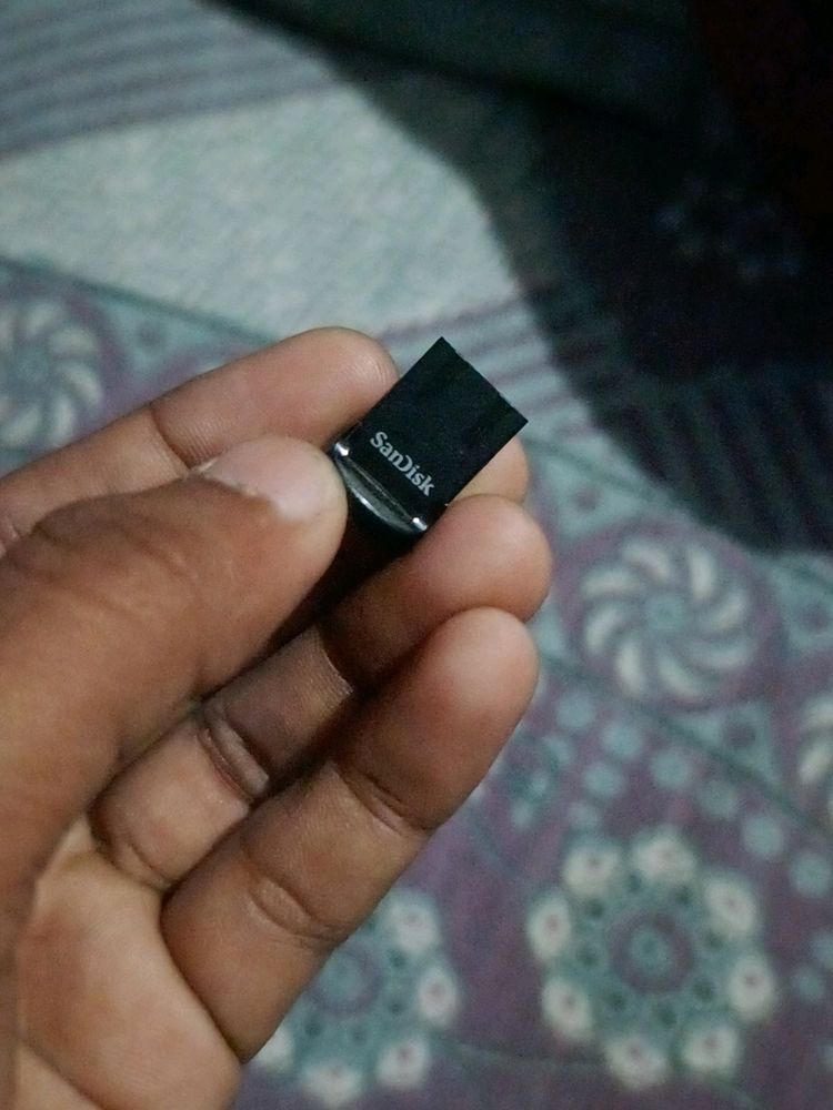 32gb SanDisk Pendrive