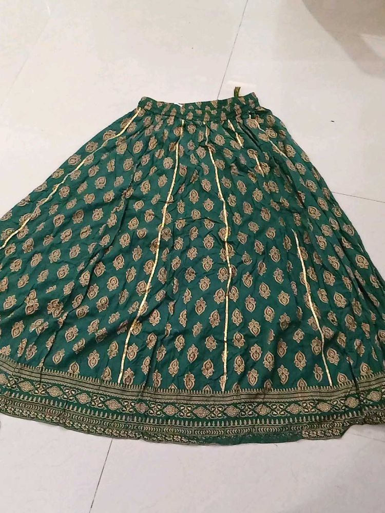 Very Beautiful Dark Green Golden Print Skirt