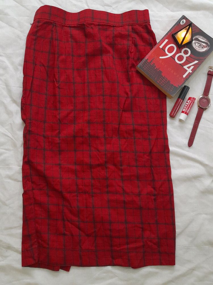 Red and black plaid pencil skirt 🎀🎈