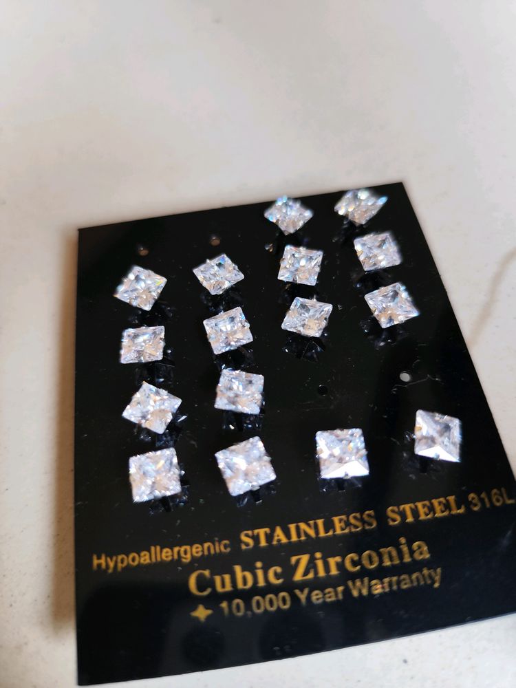 8pairs Of Cubic zirconia Studs..