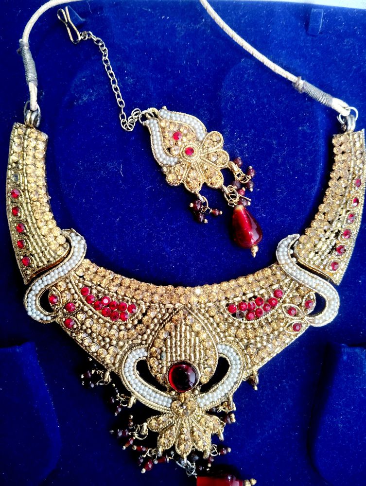 Necklace With Bindi