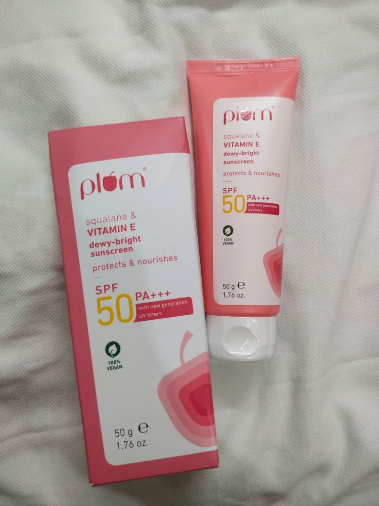 Plum Vitamin E Dewy Sunscreen Spf 50++