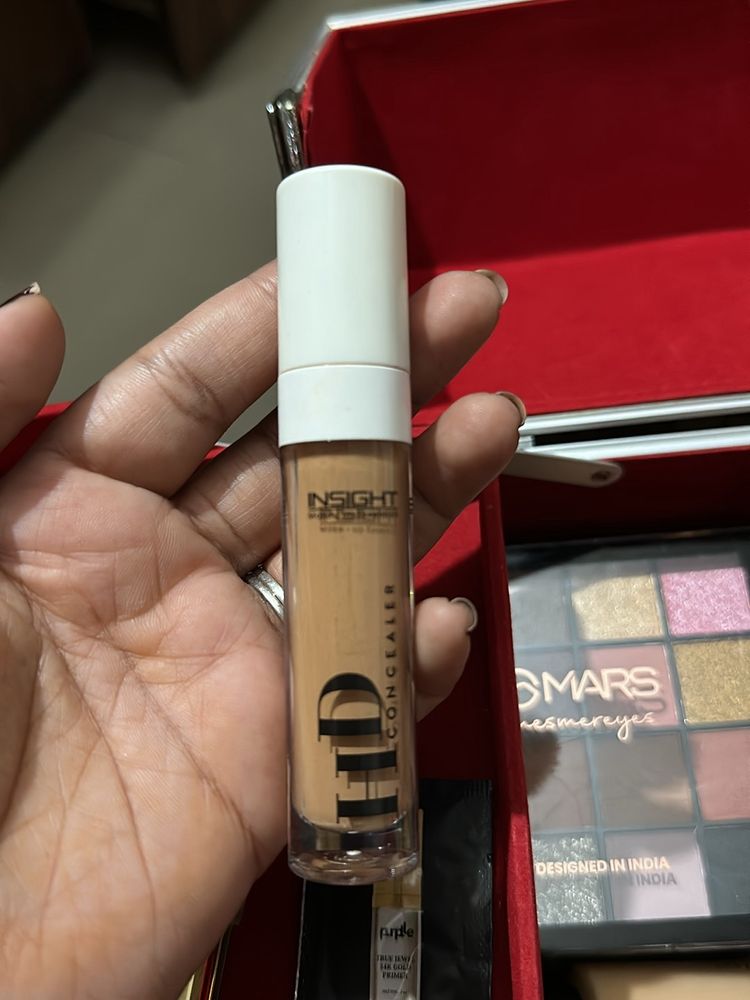 Full coverage long lasting base Lightweight