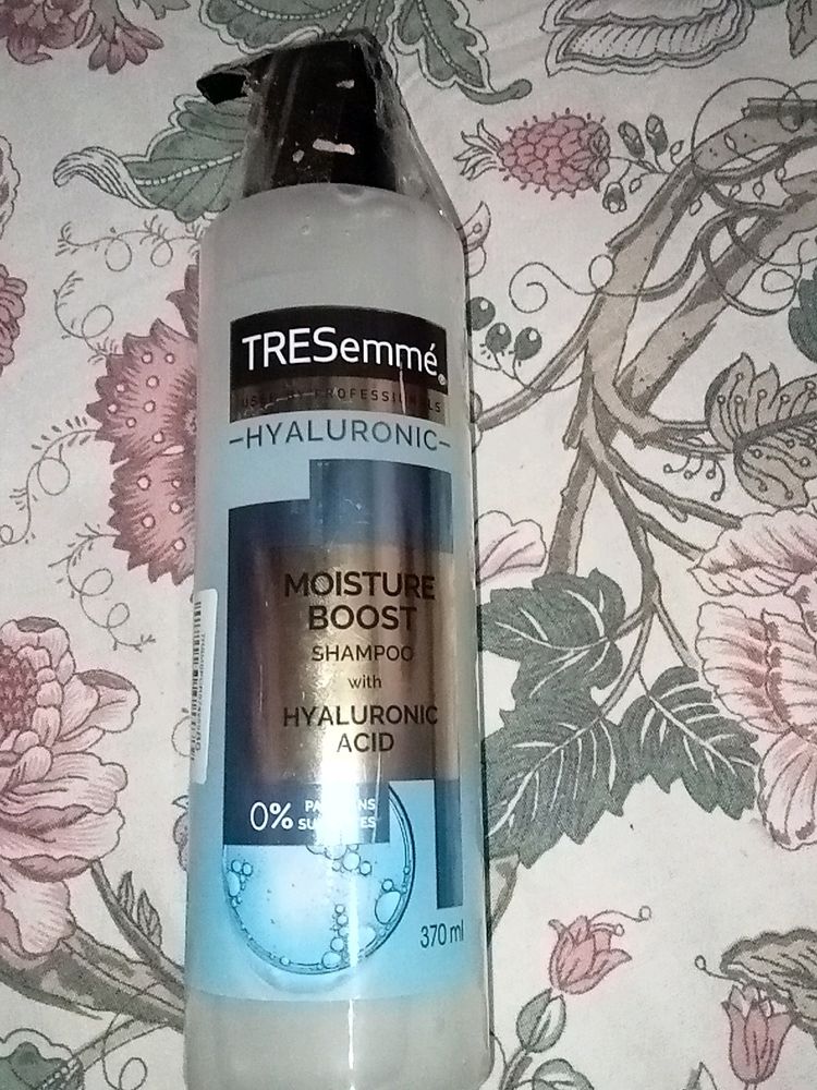 TRESeme Moisture Boost Shampoo With Haluranic Acid