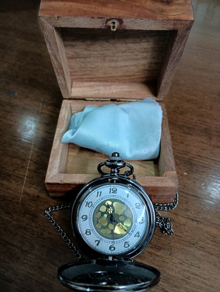 Fancy Pocket Watch With Chain