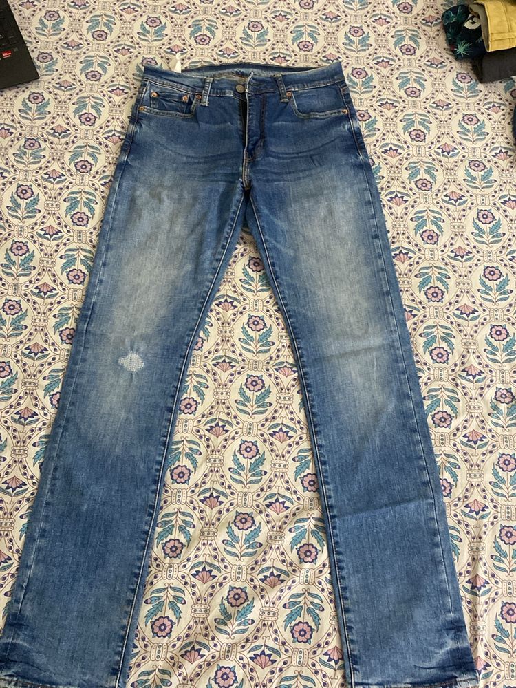 LEVIS Distressed branded Jeans