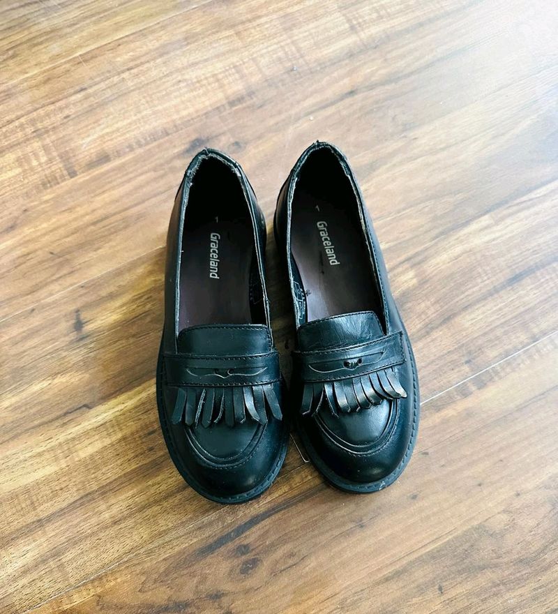 LEATHER SLIP ON LOAFERS