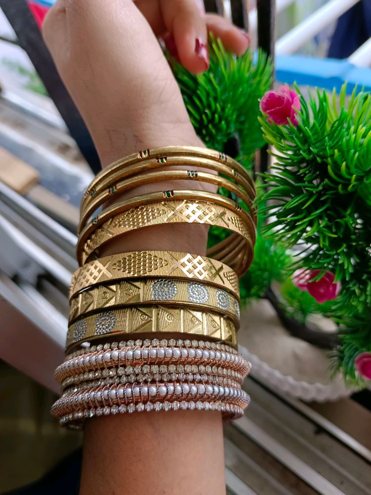 Combo Of Bangles ( 4 Pairs )