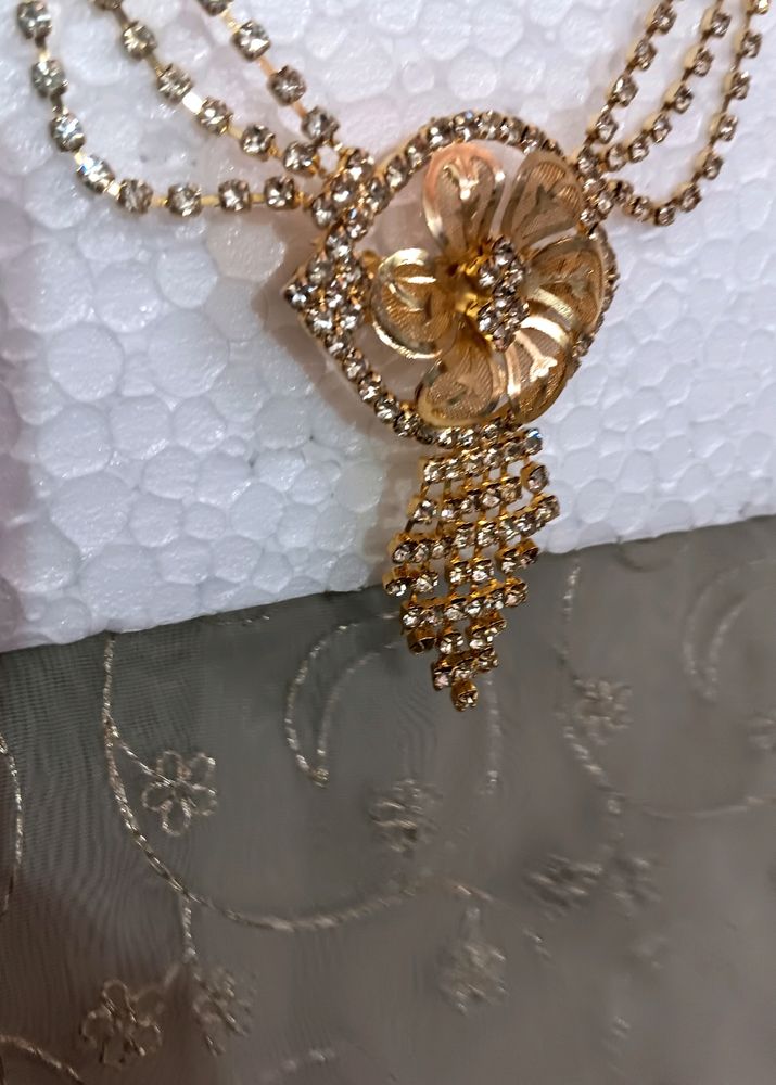 Hair Clip, Golden Colour, For Indian Dresses.