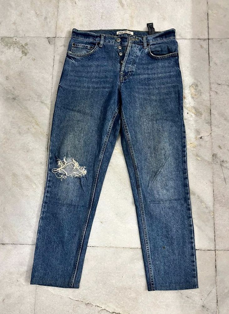 ZARA DISTRESSED BLUE JEANS SIZE -32