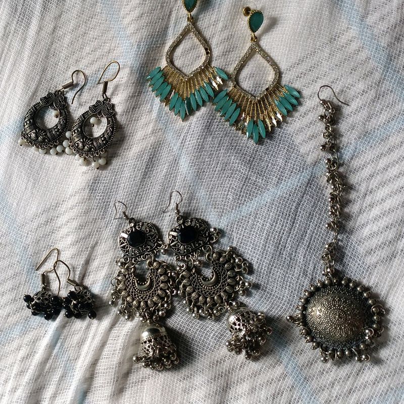 Combo Of 4 Earrings And 1 Mangtikka