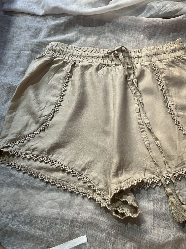 Sale 🚨lace Beige Shorts ! Size - S/M