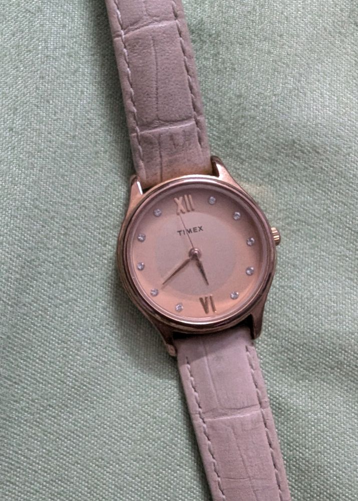 Timex Peach Colored Wristwatch 🍑