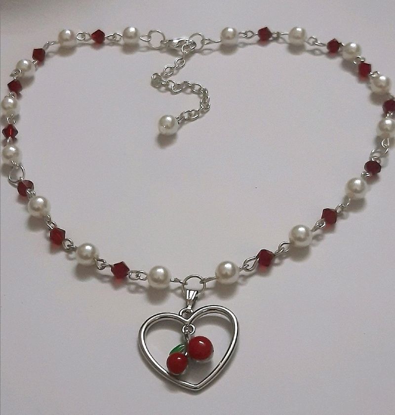 Elegant Cherry Pearl Necklace