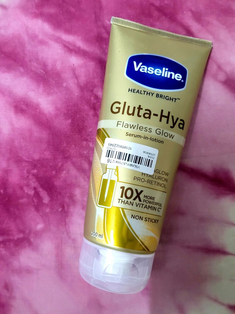 Vaseline Gluta Hya (flawless Glow)