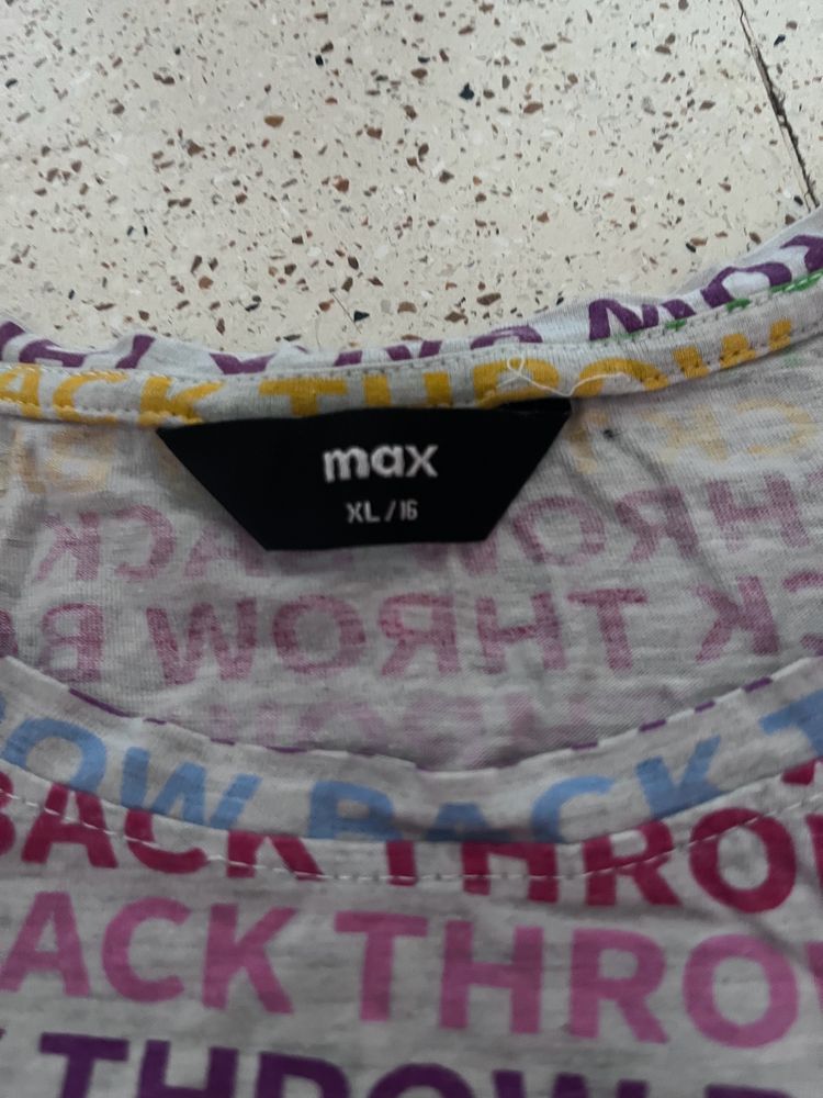 Max crop tshirt.