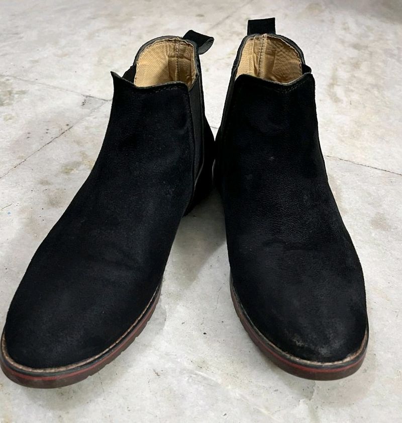 BLACK SUEDE CHELSEA BOOTS UK 7 (41)