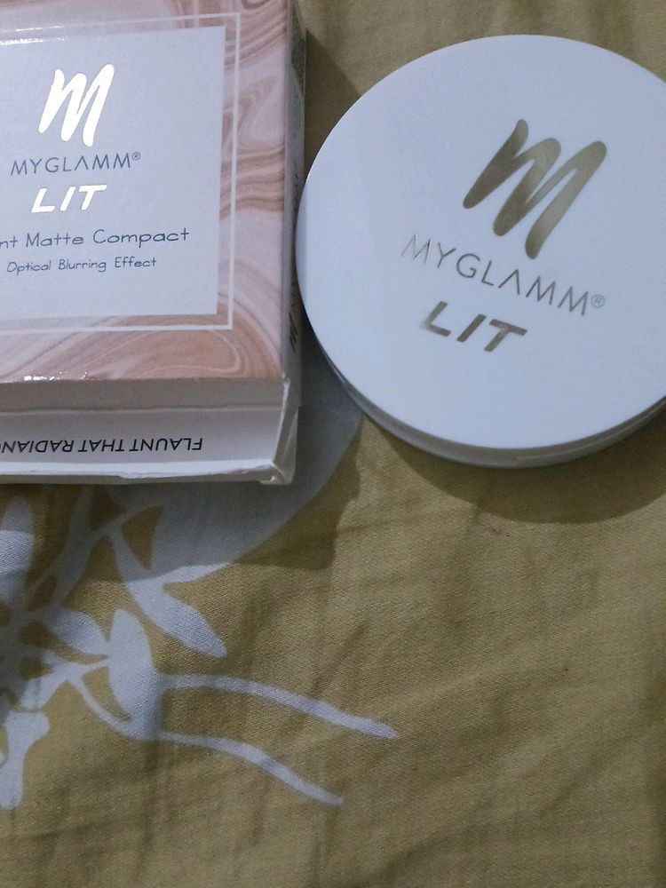 Myglamm Lit Compact