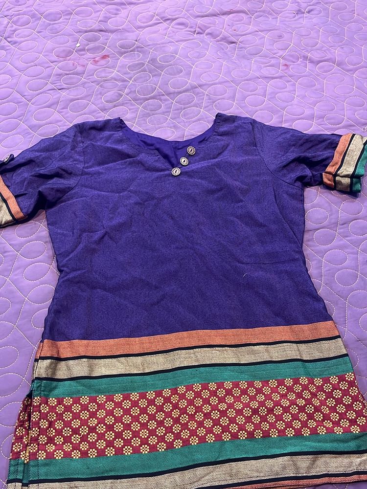 Sort Kurti