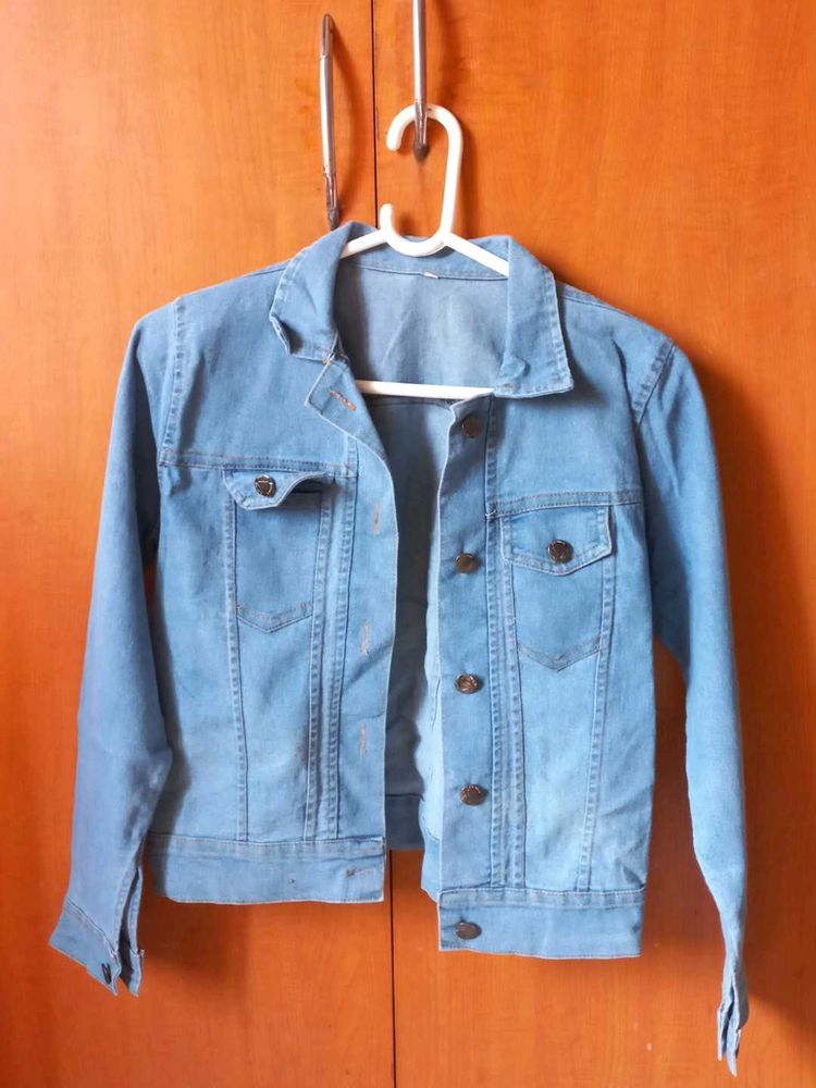 DENIM BLUE SHORT JACKET WITH 2 FRONT POCKETS