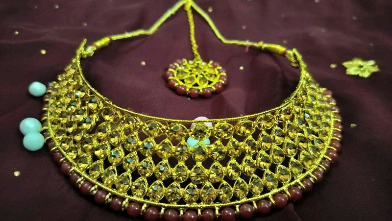 NECKLACE WITH MAANG TIKA