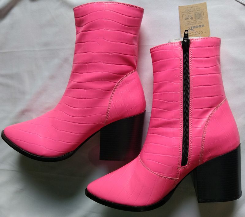 Grab it fast.. Pretty Boots.......