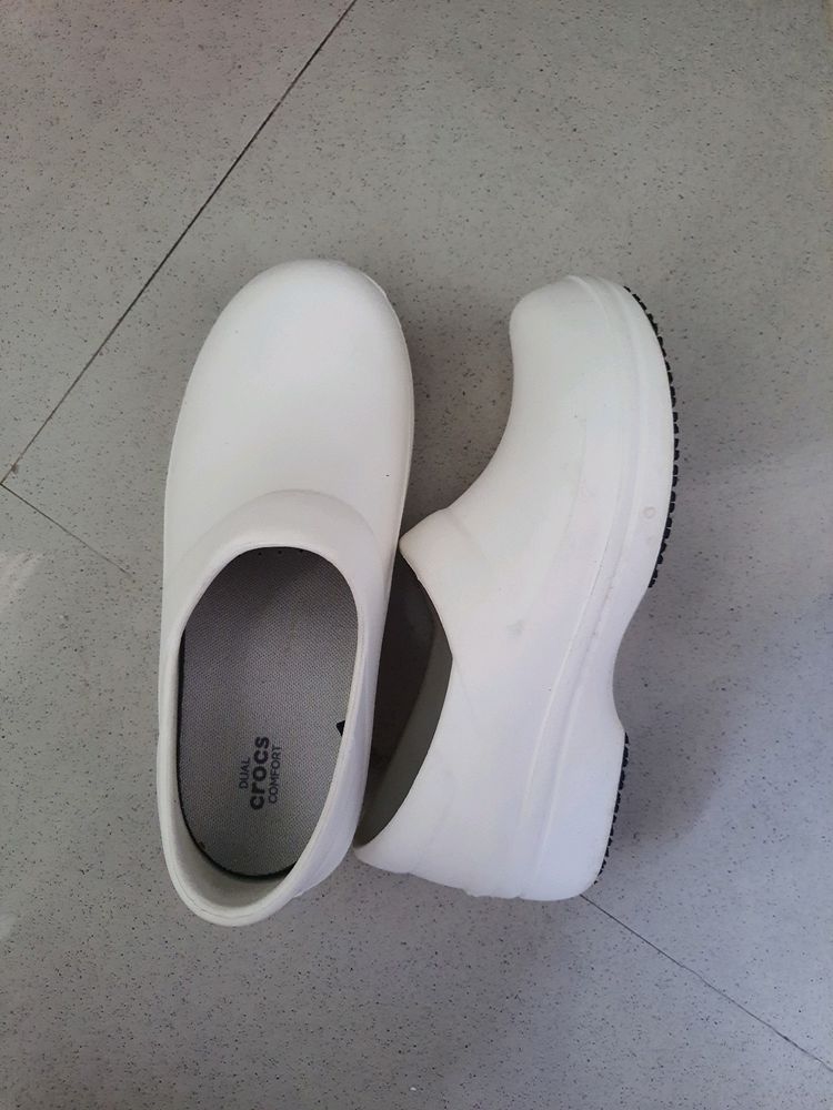 White Crocs Bellies With Heel