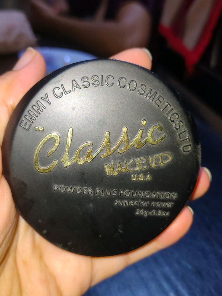 Classic Make Up U.S.A Compact With Concealer