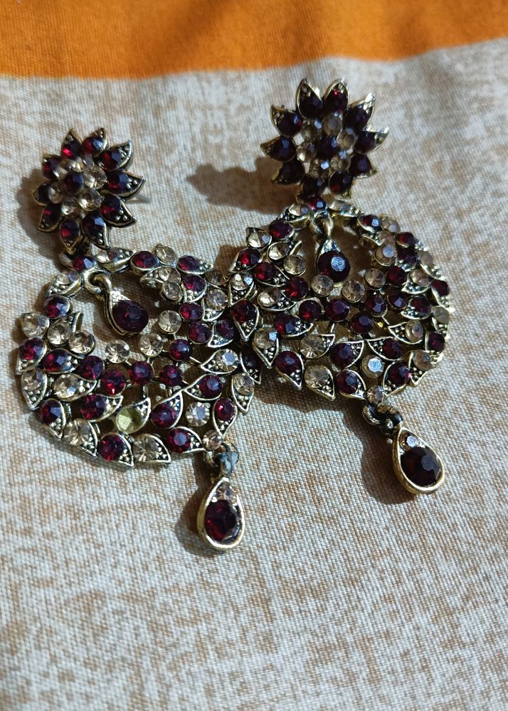 Earing In Maroon Colour