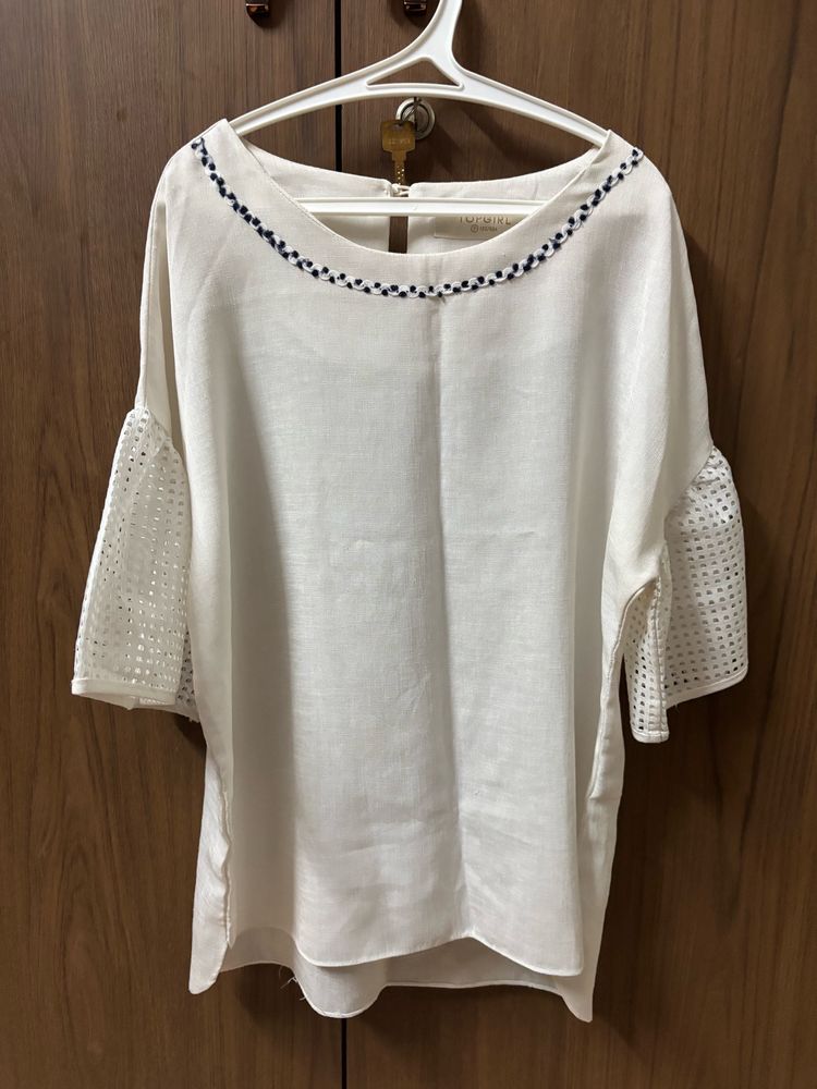 White High Low Top With Neckline Design And Sleeve