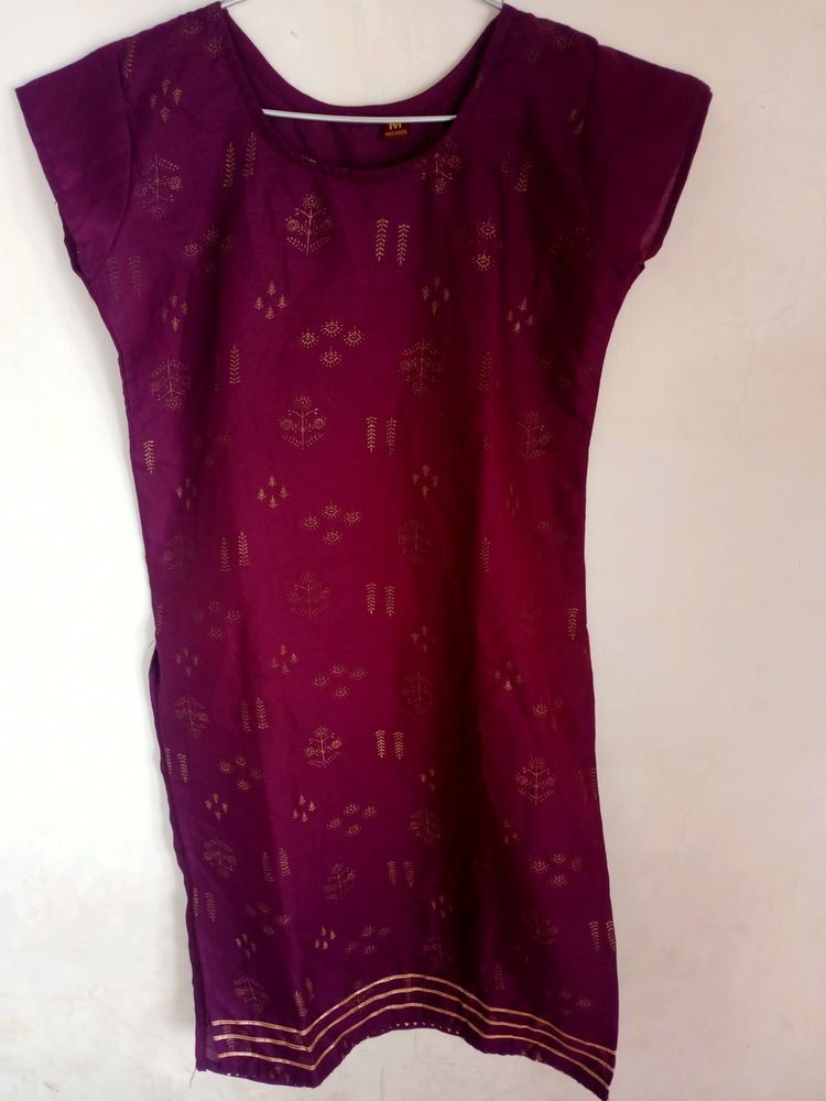 Simple Maroon Kurti.