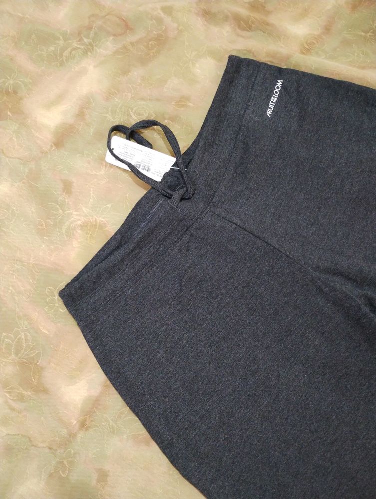 Fruit Of The Loom slim fit Knit Capri - Size M/ L