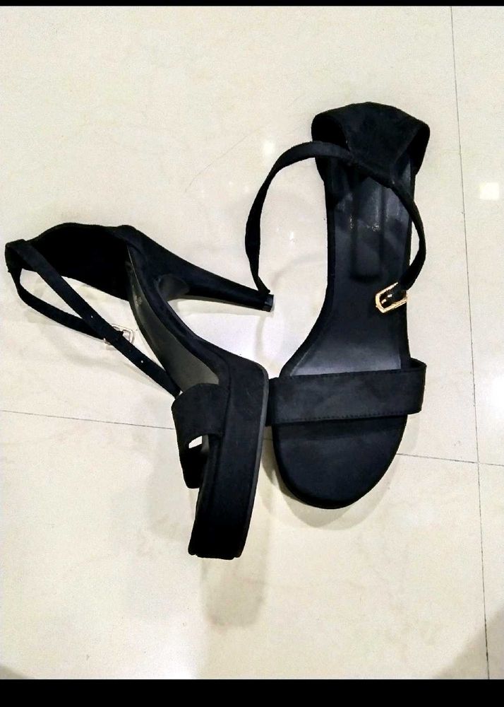 stilettos heels black