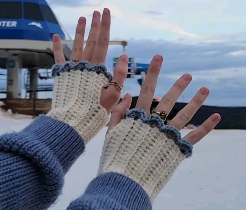 crocheted fingerless hand warmers