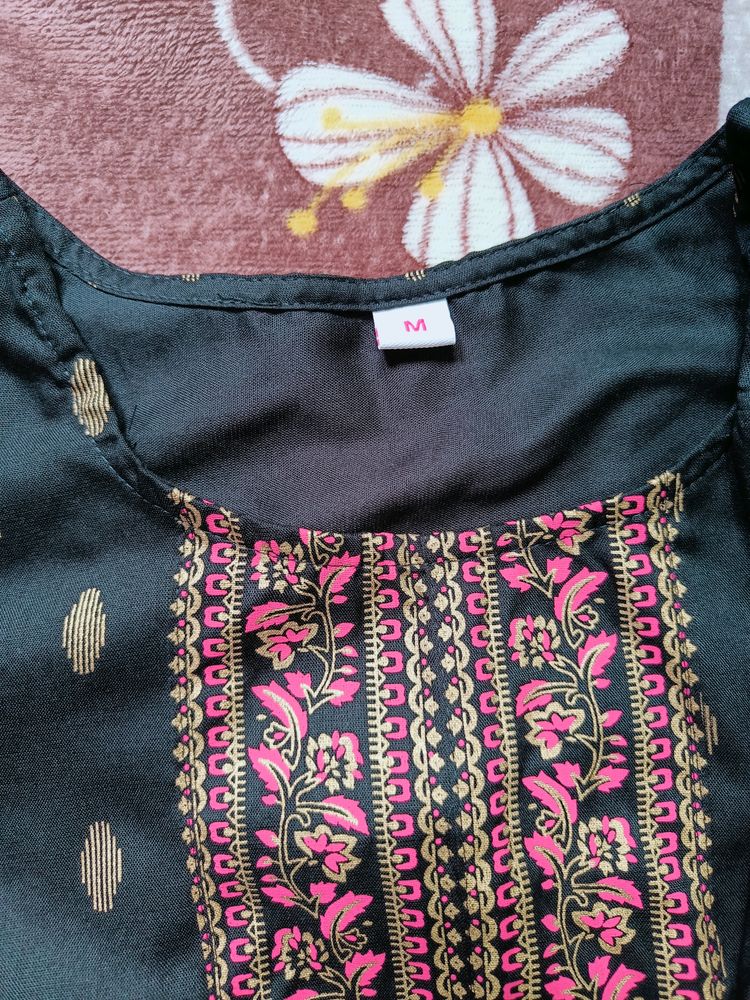 WOMEN KURTI SET.