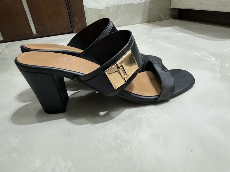 Black Heels Golden Buckle Block Shoes Design