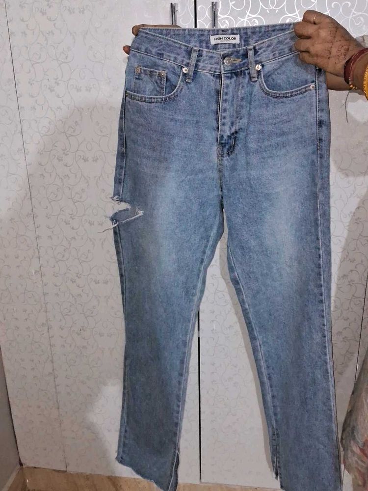 Jeans With Cut