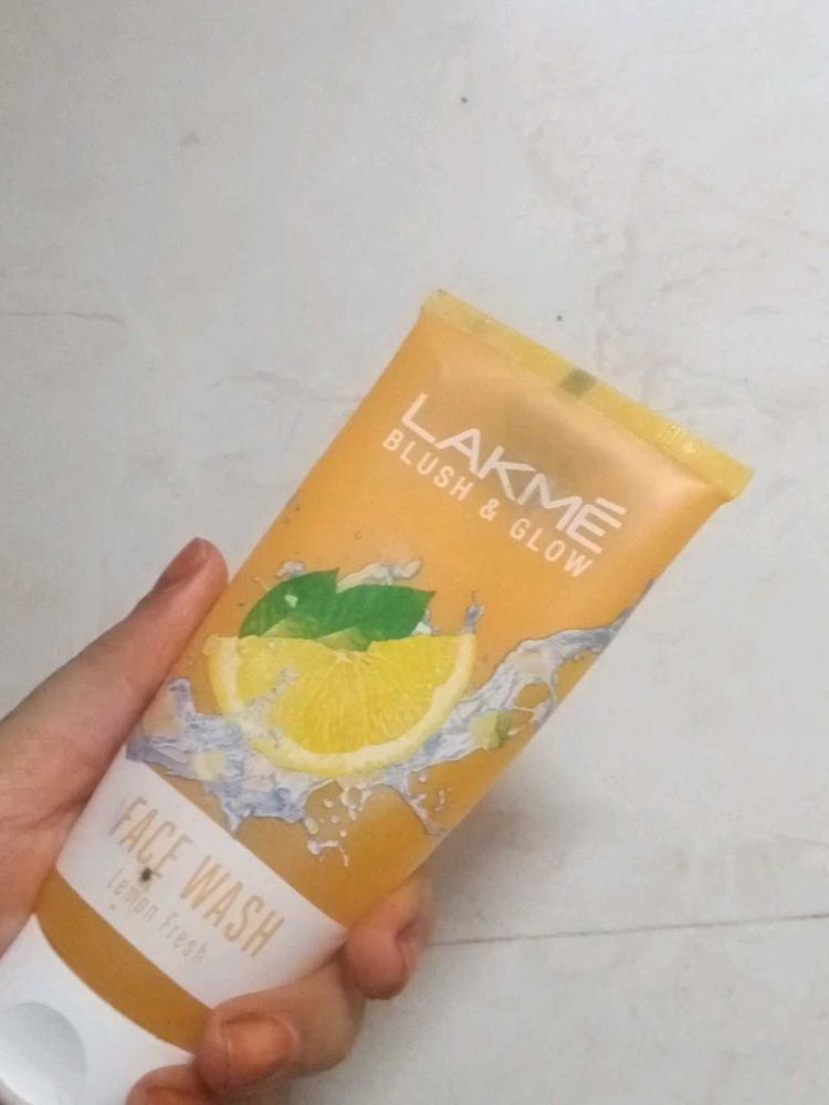 Face Wash With Free Gift