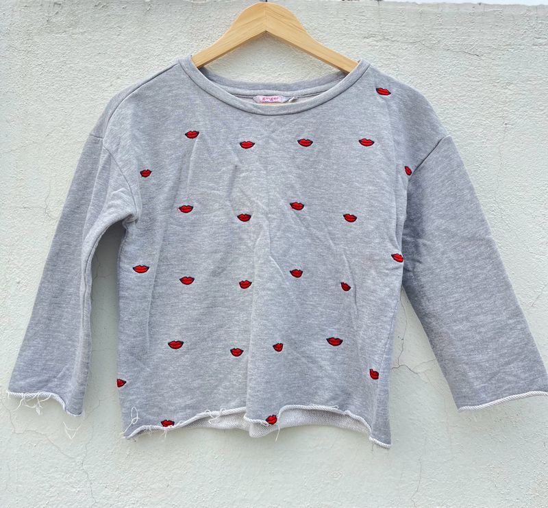 Crop Grey Sweatshirt: Lifestyle