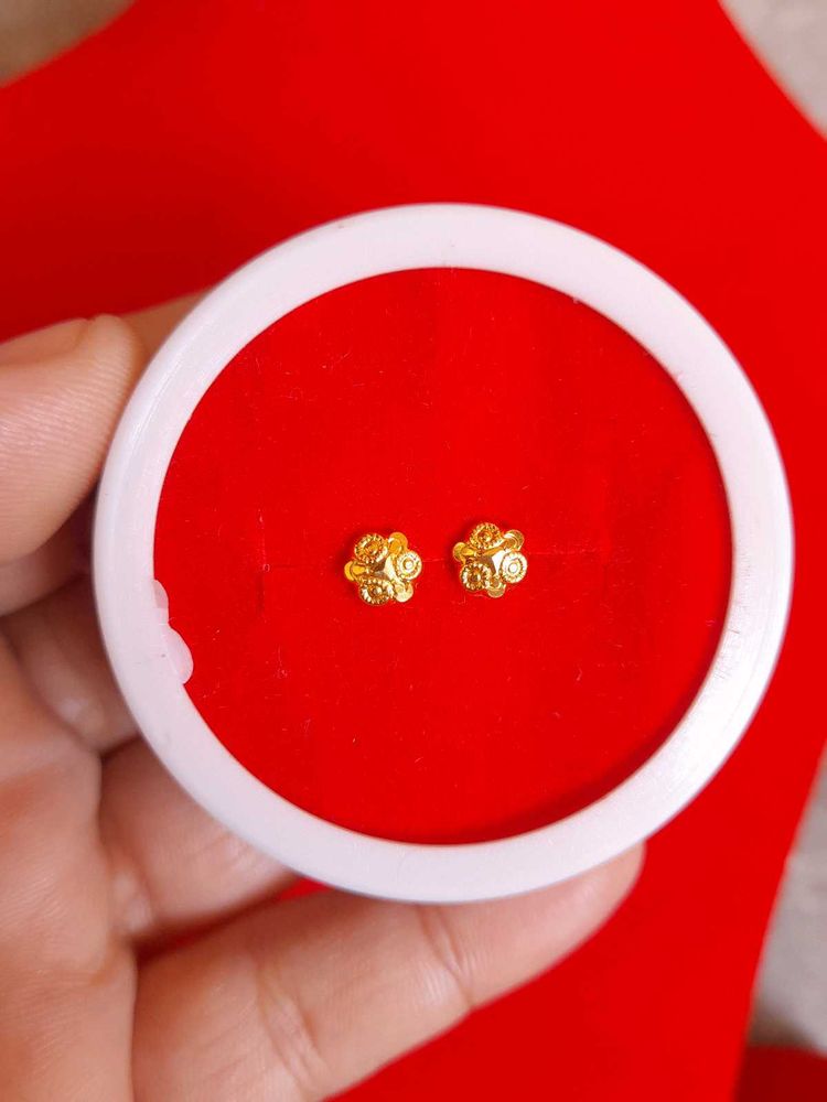 Beautiful New Flower Desine Studs