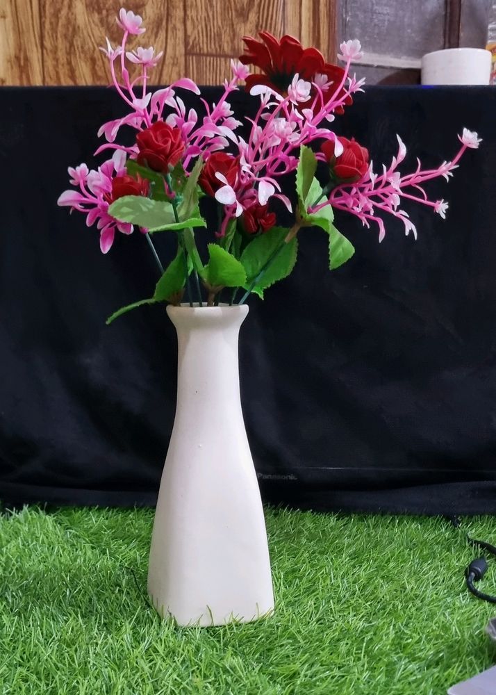 Chimini Bottel Vase.....